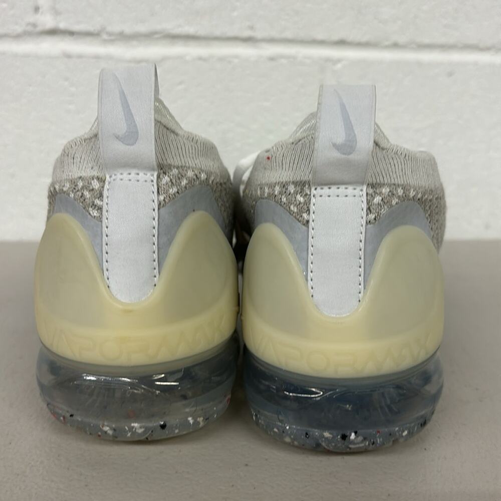 Nike Air Vapormax 2021 FK Womens White/White-Pure Platinum Sz 7.5  (DC4112-100) - Picture 2 of 7